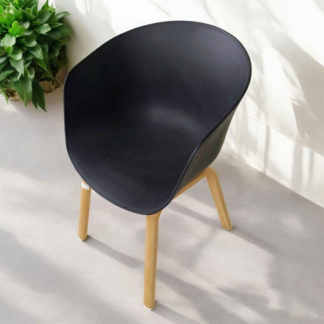 Modern Black Shell Chair with Wooden Legs – Minimalist Dining or Café Accent Chair