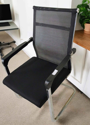 Modern Mesh Visitor Chair with Chrome Cantilever Frame – Breathable Office Guest Seating